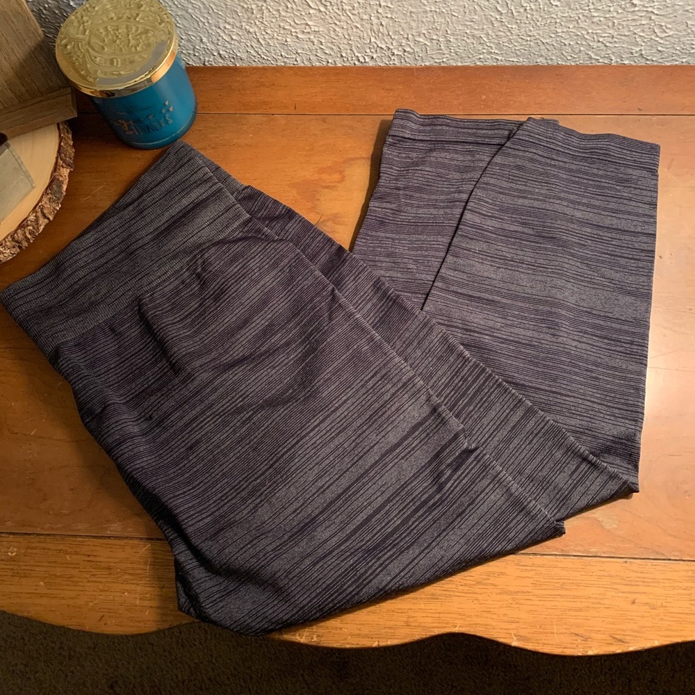 2/$20 Fabletics ▪️ 3/4 Length Workout Pants